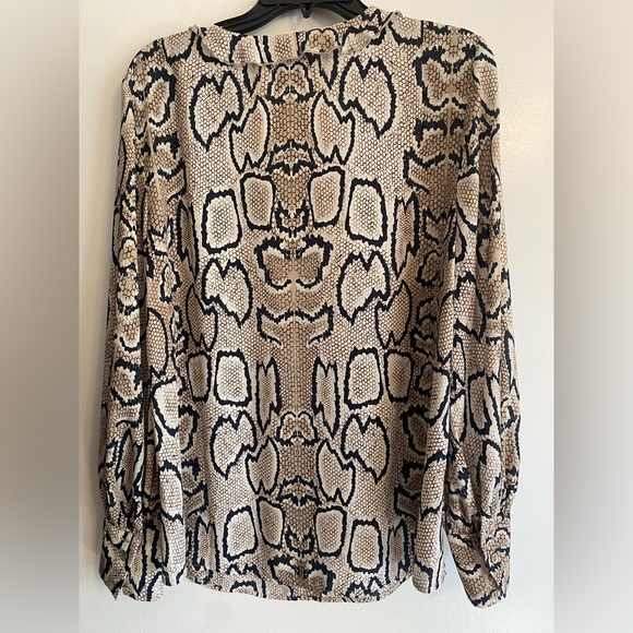 CAbi Serpentine Blouse- Size M - Picture 4 of 4